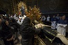 Miniatura della scheda Processione del Cristo Morto di Gubbio: unzione delle ferite del Cristo Morto
